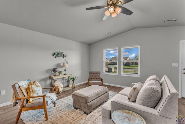 6100 SW 4th St, Topeka, KS 66615