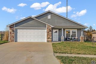6100 SW 4th St, Topeka, KS 66615