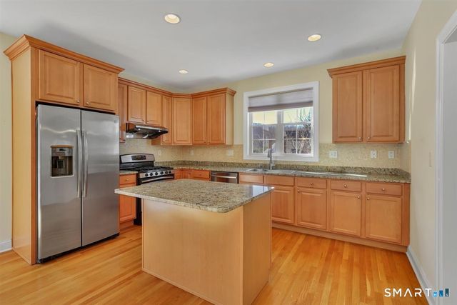 25 Fenwick Drive, Avon, CT 06001