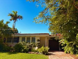 300 Manor Pl, Coral Gables, FL 33133