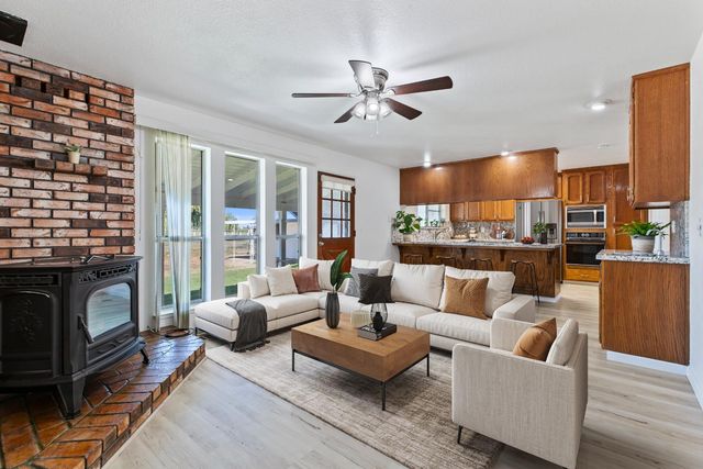 10680 Cleveland Ave, Oakdale, CA 95361