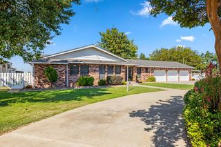 10680 Cleveland Ave, Oakdale, CA 95361