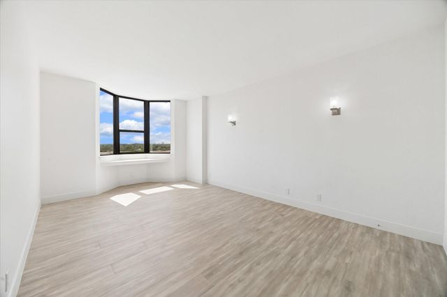 651 Bering Drive 903, Houston, TX 77057