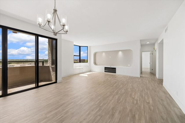 651 Bering Drive 903, Houston, TX 77057