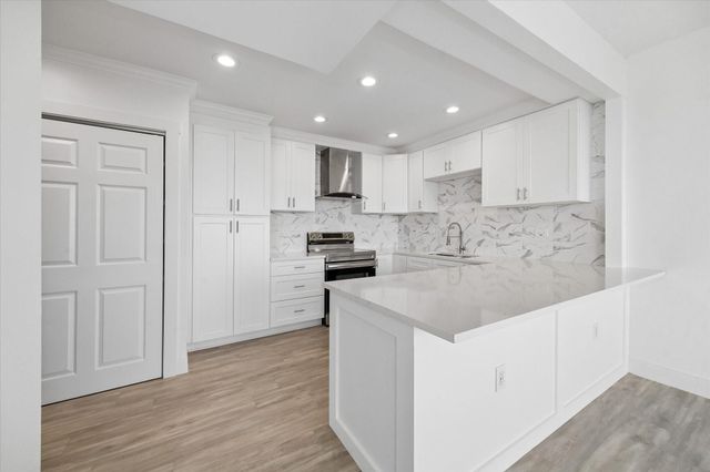 651 Bering Drive 903, Houston, TX 77057