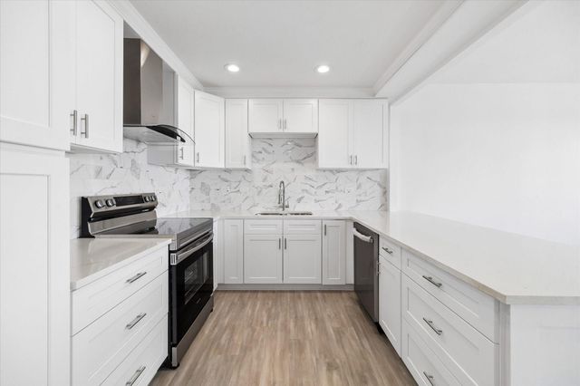 651 Bering Drive 903, Houston, TX 77057