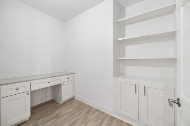 651 Bering Drive 903, Houston, TX 77057