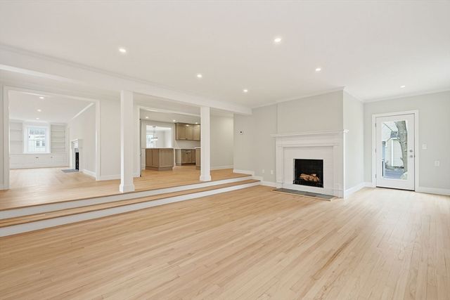 9 Arnold Rd, Shrewsbury, MA 01545