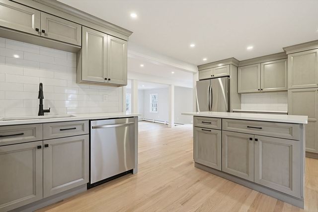 9 Arnold Rd, Shrewsbury, MA 01545