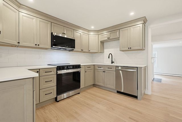 9 Arnold Rd, Shrewsbury, MA 01545