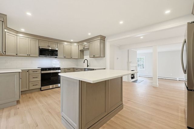 9 Arnold Rd, Shrewsbury, MA 01545