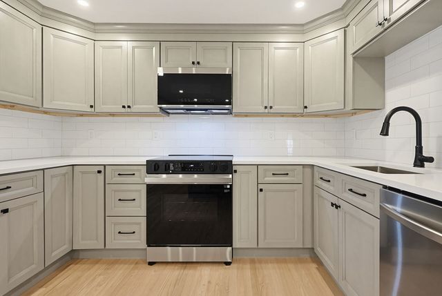 9 Arnold Rd, Shrewsbury, MA 01545