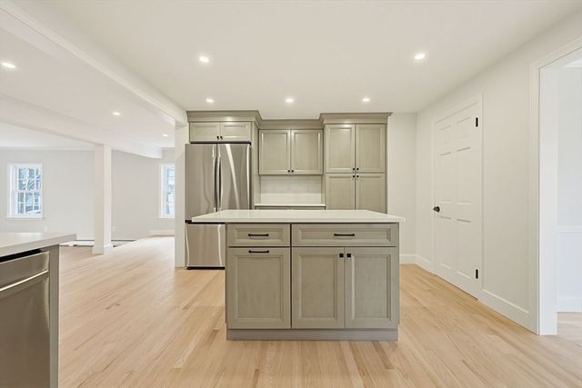 9 Arnold Rd, Shrewsbury, MA 01545