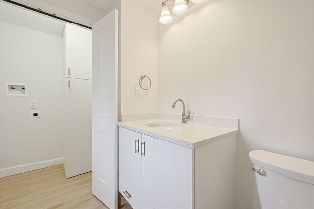 9 Arnold Rd, Shrewsbury, MA 01545