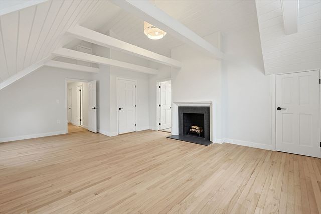 9 Arnold Rd, Shrewsbury, MA 01545