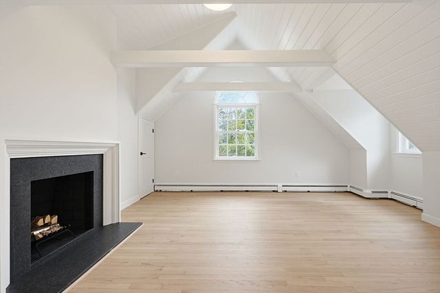 9 Arnold Rd, Shrewsbury, MA 01545