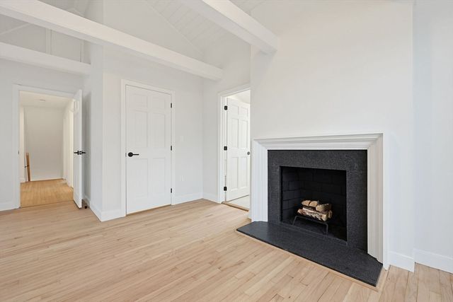 9 Arnold Rd, Shrewsbury, MA 01545