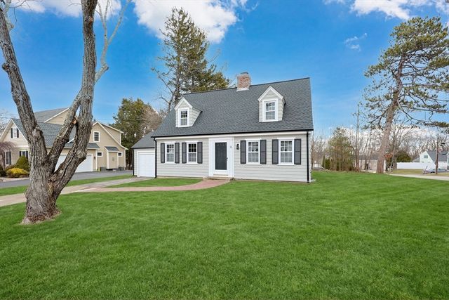 9 Arnold Rd, Shrewsbury, MA 01545