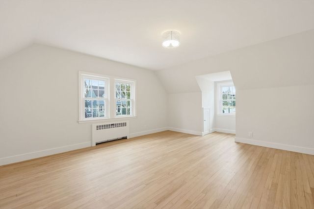 9 Arnold Rd, Shrewsbury, MA 01545