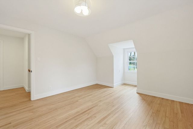 9 Arnold Rd, Shrewsbury, MA 01545