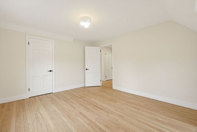 9 Arnold Rd, Shrewsbury, MA 01545