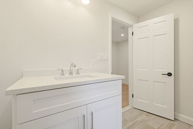 9 Arnold Rd, Shrewsbury, MA 01545