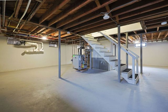 9 Arnold Rd, Shrewsbury, MA 01545