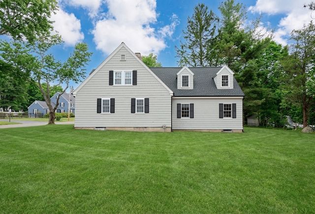 9 Arnold Rd, Shrewsbury, MA 01545