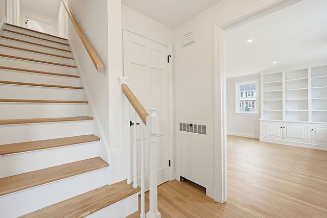 9 Arnold Rd, Shrewsbury, MA 01545