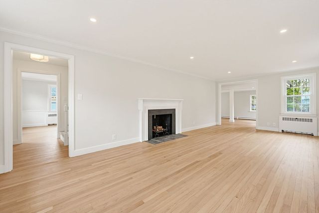 9 Arnold Rd, Shrewsbury, MA 01545