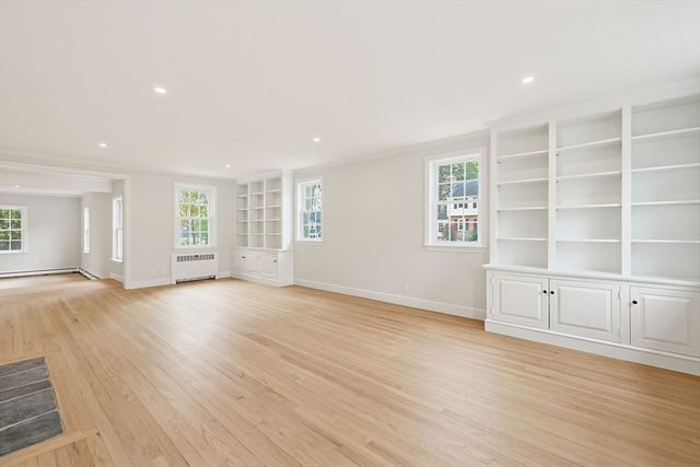 9 Arnold Rd, Shrewsbury, MA 01545