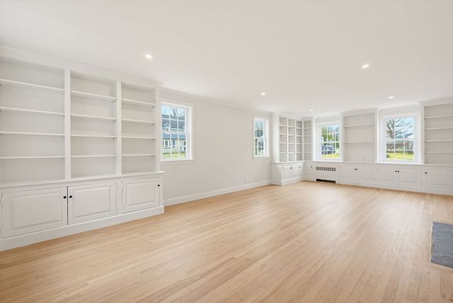 9 Arnold Rd, Shrewsbury, MA 01545