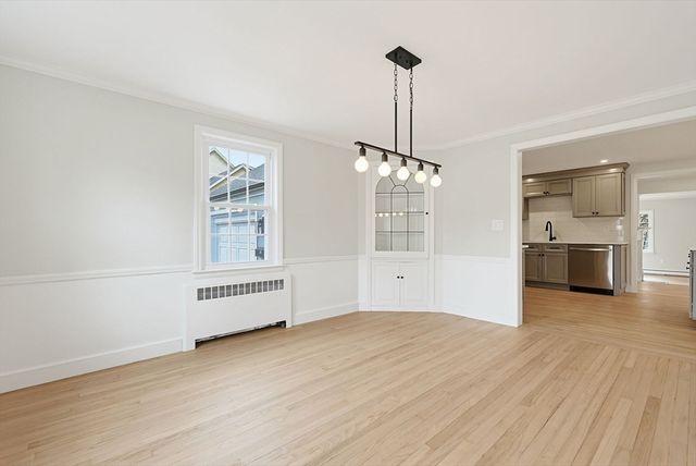 9 Arnold Rd, Shrewsbury, MA 01545