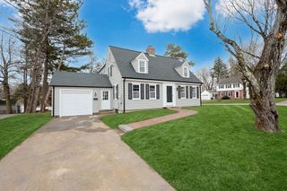 9 Arnold Rd, Shrewsbury, MA 01545