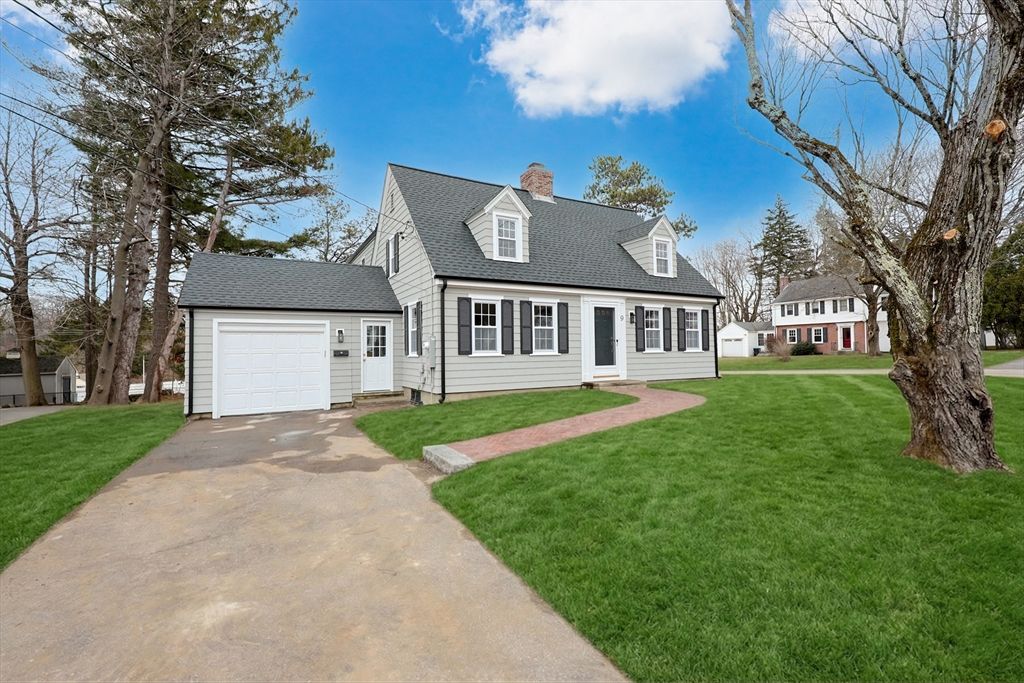 9 Arnold Rd, Shrewsbury, MA 01545