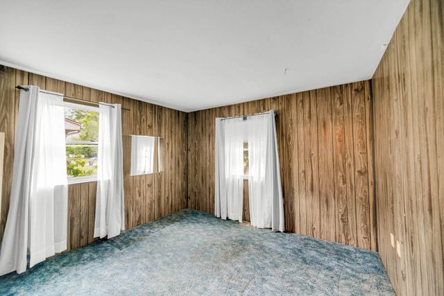 746 Imperial Road, Valparaiso, IN 46385