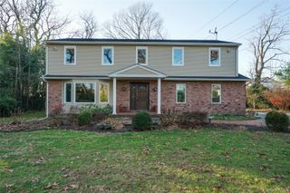 1041 Glen Cove Avenue, Roslyn Harbor, NY 11576