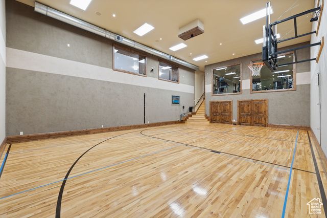 18 SNOW FOREST LN, Sandy, UT 84092