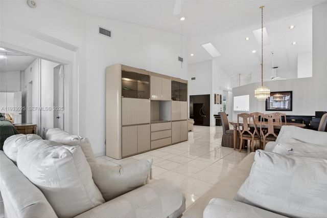 9764 Malvern Dr, Tamarac, FL 33321