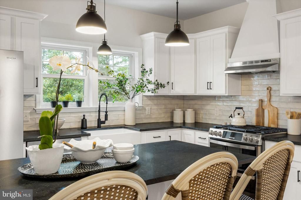 104 E HAVEN CT, Charlottesville, VA 22911