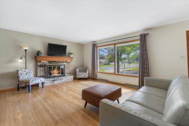 W149N8377 Norman Drive, Menomonee Falls, WI 53051