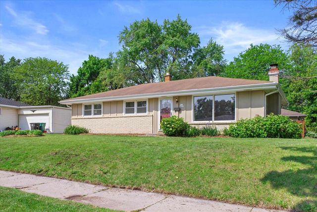 W149N8377 Norman Drive, Menomonee Falls, WI 53051