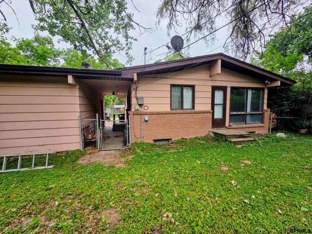 8462 grand Avenue, Omaha, NE 68134