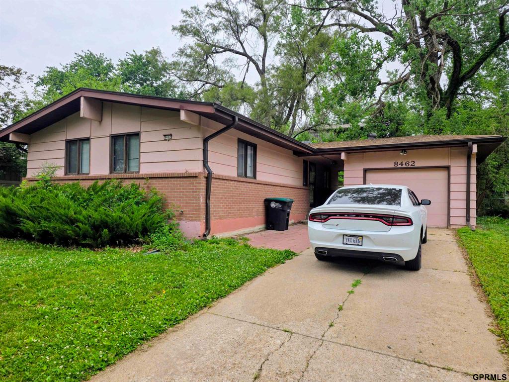 8462 grand Avenue, Omaha, NE 68134