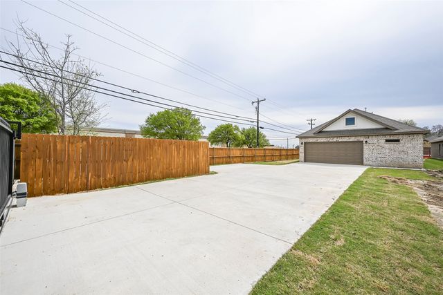 1102 Fort Worth St Street, Grand Prairie, TX 75050