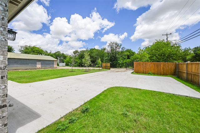 1102 Fort Worth Street, Grand Prairie, TX 75050