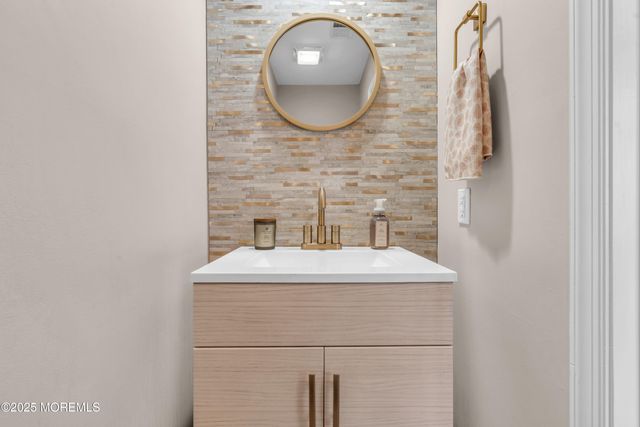 233 Paddington Court 8-3, Manalapan, NJ 07726