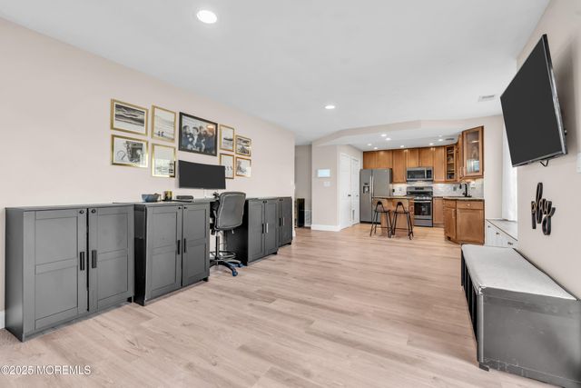233 Paddington Court 8-3, Manalapan, NJ 07726