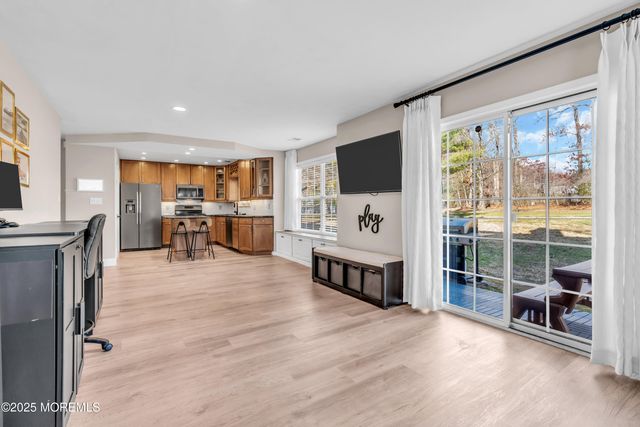 233 Paddington Court 8-3, Manalapan, NJ 07726