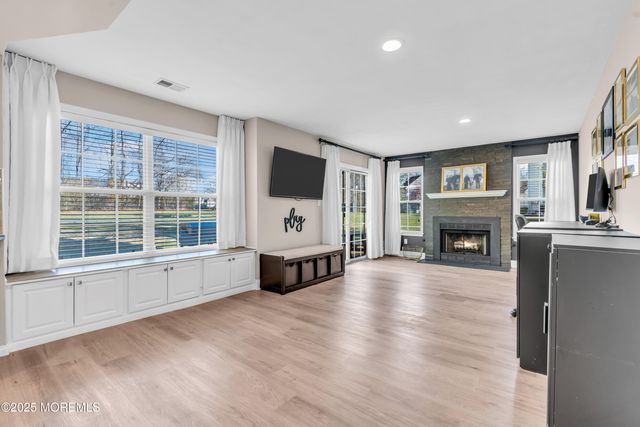 233 Paddington Court 8-3, Manalapan, NJ 07726